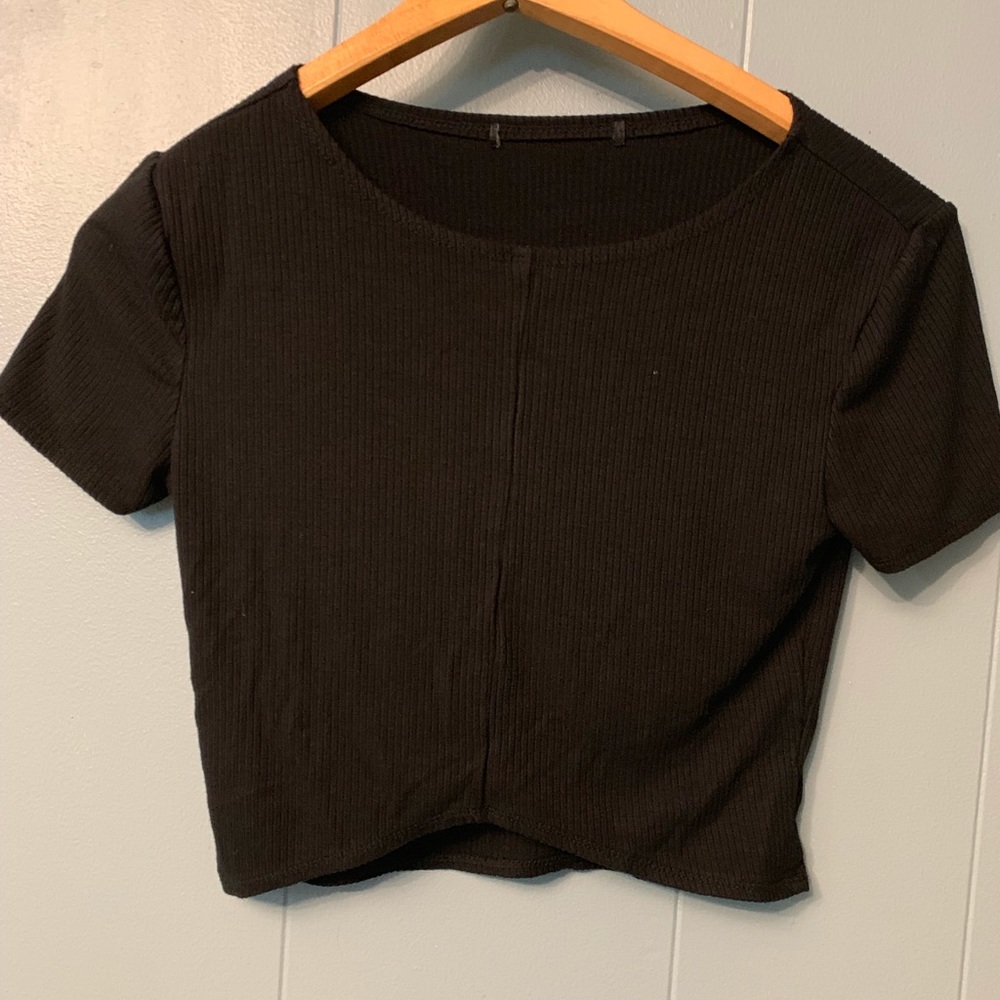 🖤 3/ $10 Black crop top